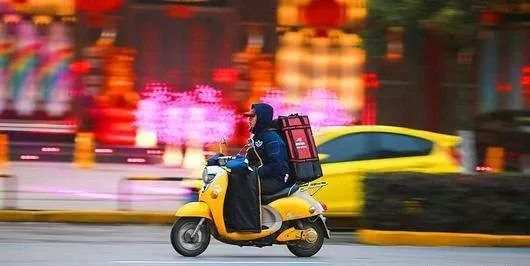 公务员下班后送外卖、开滴滴、出租店面，是否违纪？